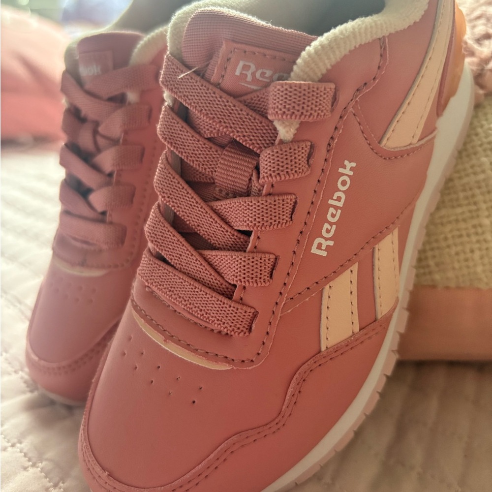 Reebok Kids Sneakers in Pink and Cream - Picture 3 of 4
